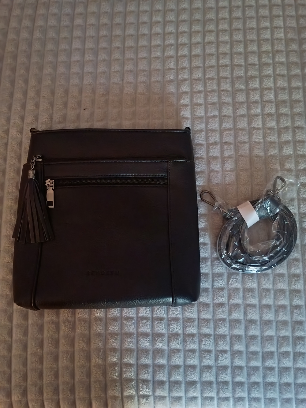 SENDEFN Black Crossbody Bag NWOT Multi Pocket Vegan Leather Tassel Purse